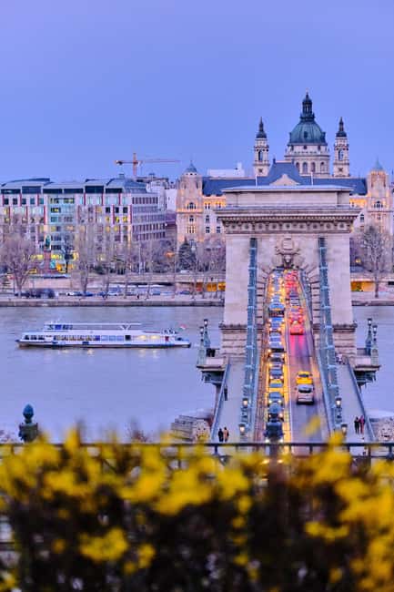 Budapest: Daytime Hop-on Hop-off Cruise with Welcome Drink - Batthyány tér Stop: Castle Hill, Fishermen Bastion, and Matthias Church Time