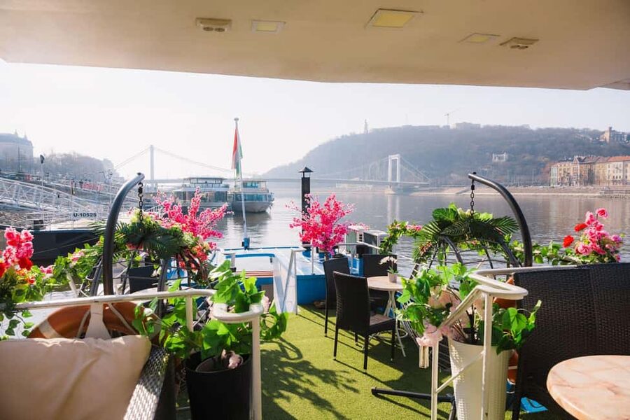 Budapest: Daytime Hop-on Hop-off Cruise with Welcome Drink - Who This Cruise Fits Best (and When to Skip It)