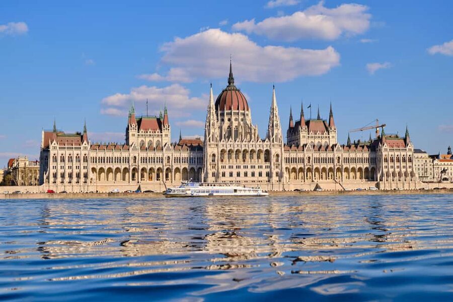 Budapest: Daytime Hop-on Hop-off Cruise with Welcome Drink - The 65-Minute Cruise View: Parliament to the Chain Bridge