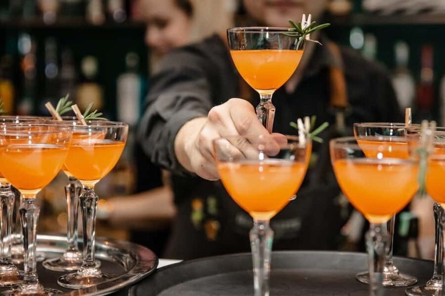 Budapest: Dinner and Live Hungarian Music - Music with dinner: how the night flows in practice
