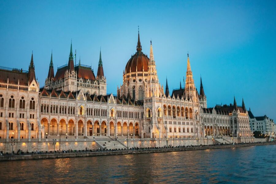 Budapest: Dinner Cruise with Live Music and Folk Dance Show - Service style: strong crew moments, one-off imperfections