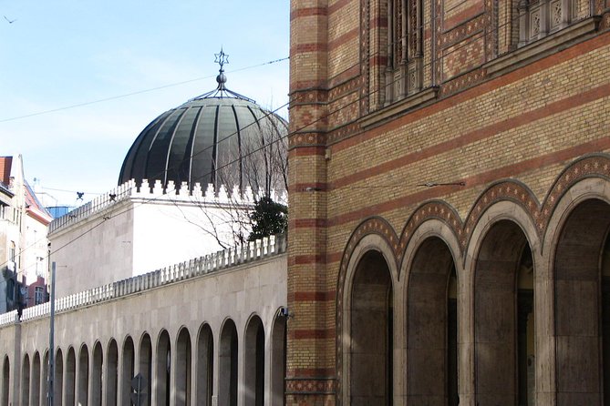 Budapest Dohany, Heroes', Rumbach synagogues & Jewish Ghetto Tour - Dob Street and Kazinczy Street: from ghetto lines to Orthodox life