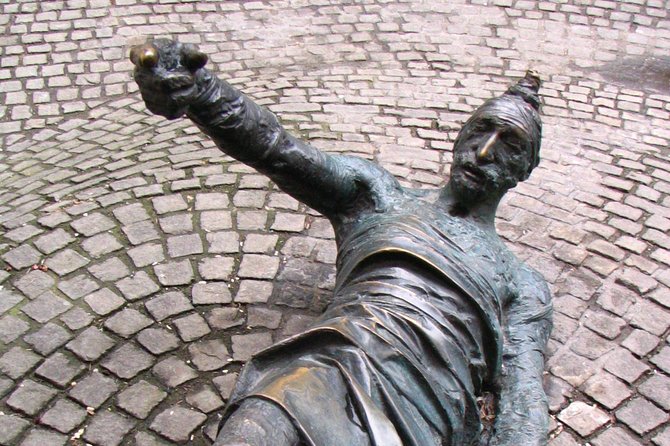 Budapest Dohany, Heroes', Rumbach synagogues & Jewish Ghetto Tour - Price and value: what you’re paying for