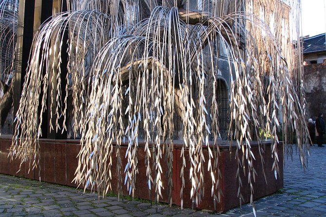 Budapest Dohany Synagogue & Hungarian Jewish Museum & free extras - Stop 2: Raoul Wallenberg memorials and the Holocaust Cemetery