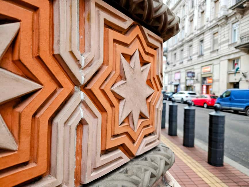 Budapest: Downtown gems of Pest - Chain Bridge and the Pest-to-Buda storytelling link