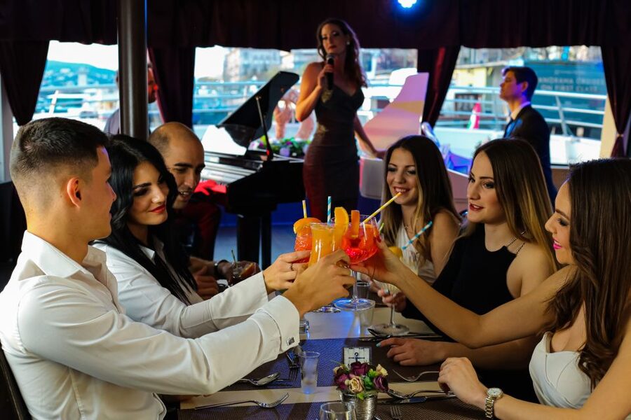Budapest: Drink & Piano Show - The 2-hour route: Buda Castle to Müpa by way of the bridges