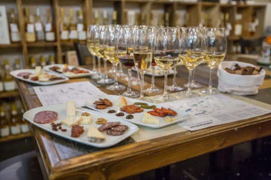 Budapest: Essentials of Hungarian Wine Tasting Class - Key things that make this tasting work