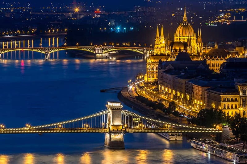 Budapest: Evening Castle Hill Tour with Fishermen's Bastion - Buda Castle: How to See More in One Guided Hour