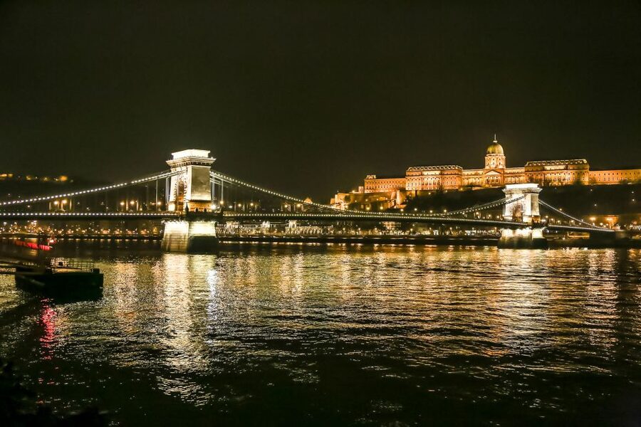 Budapest: Evening Cruise including Drink Options - The 90-Minute Route: Bridges and Landmarks You’ll See in Sequence