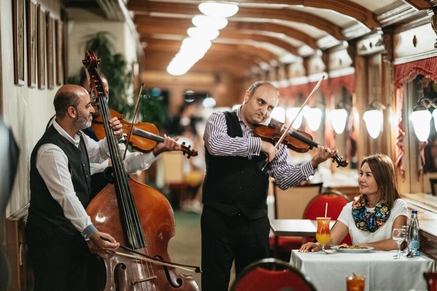 Budapest: Evening Cruise including Drink Options - Entertainment on Board: Live Music and Hungarian Dance Energy