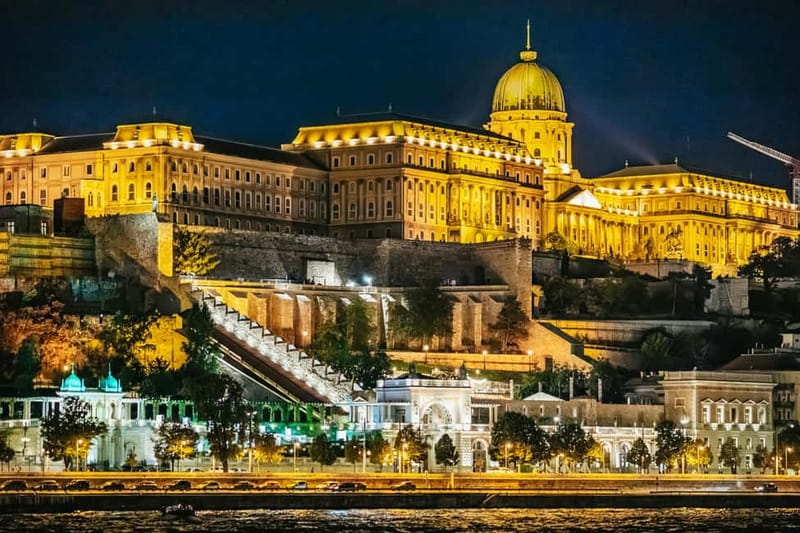 Budapest: Evening Cruise with 4-Course Dinner - Why a Danube sunset dinner beats a regular city meal
