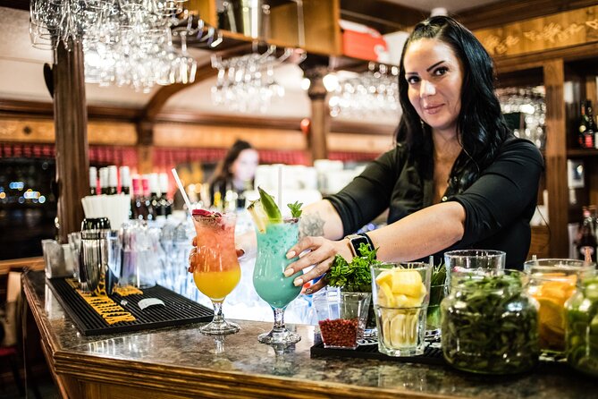 Budapest Evening Cruise with Entertainment and Drink Options - Entering the Boat Experience: Finding Your Seat and Deck Without Stress