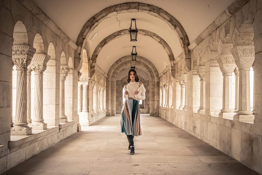 Budapest: Fast Private Photoshoot at Fisherman's Bastion - Basic vs Premium: Picking 15 vs 20+ Edited Photos