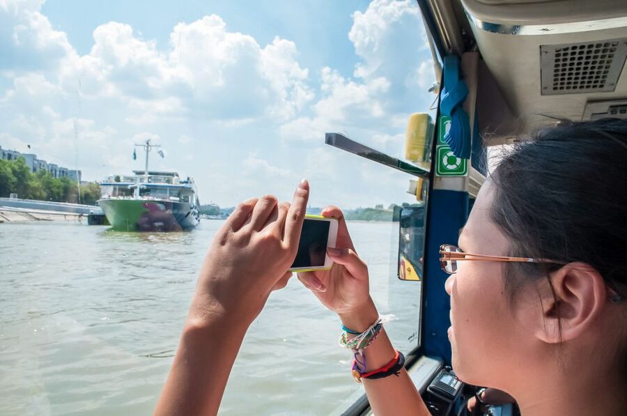 Budapest: Floating Bus Tour by Land and Water - Languages and listening: live guide plus headphone audio