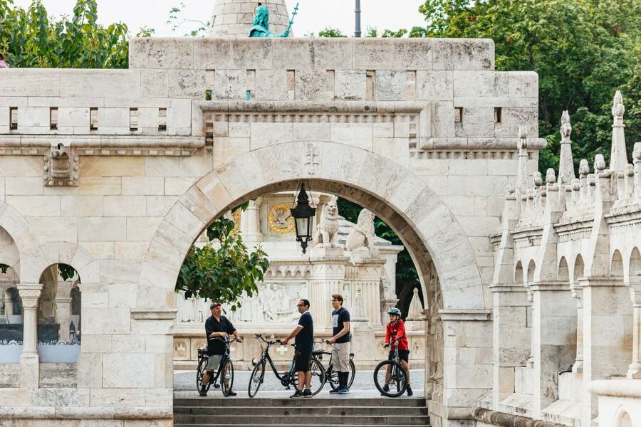 Budapest: Grand Sightseeing Bike Tour - Castle Hill Climb: The View That Makes the Whole Tour Click