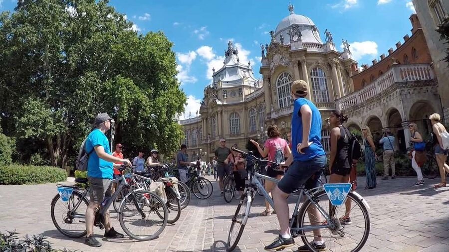 Budapest: Guided Bike & E-bike Tour with a Goulash - Riding Andrássy Avenue to Elizabeth Square: classic Pest views, on your schedule
