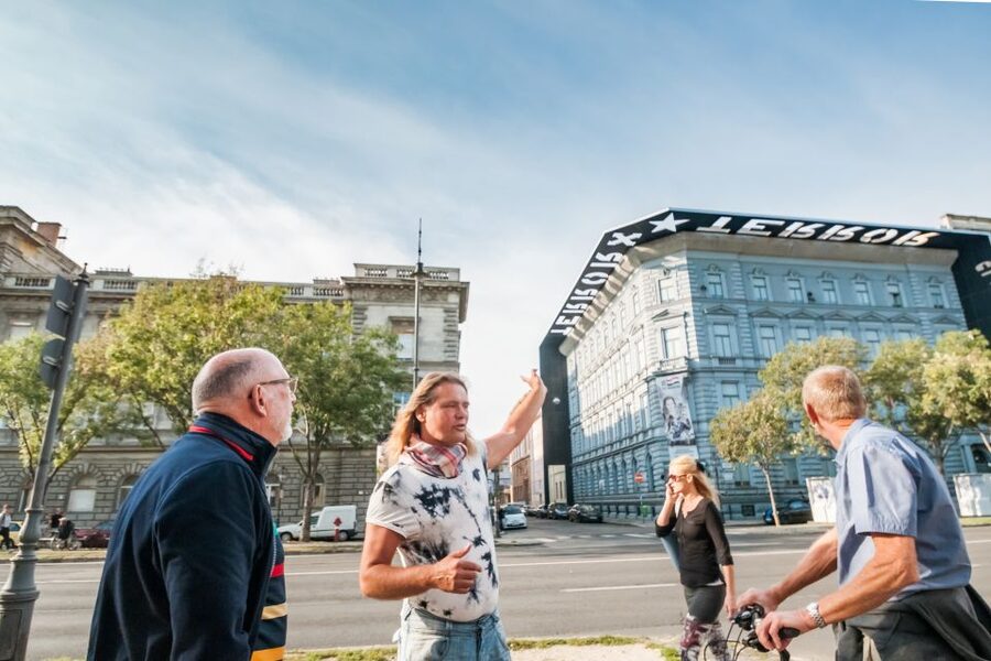 Budapest: Guided City Discovery Bike Tour - Shoes on the Danube Bank to the Hungarian Parliament: quick, powerful stops