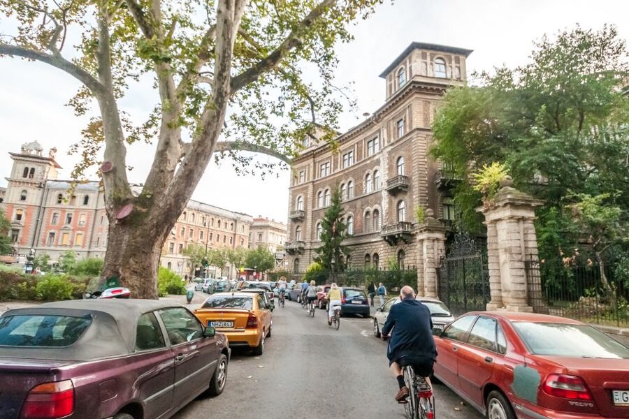 Budapest: Guided City Discovery Bike Tour - Heroes’ Square and Városliget: a change in scenery to park-country calm