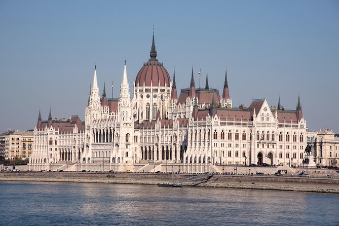 Budapest Guided City Tour and Danube Cruise Audio Guide - Guide Quality: What to Expect From the Live Commentary