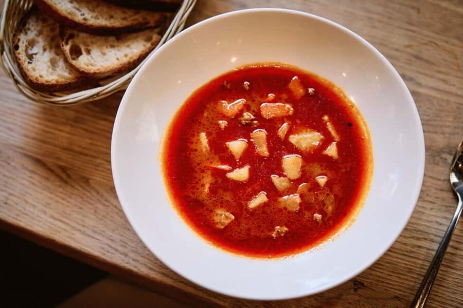 Budapest Guided Food Walking Tour with Drinks Included - District 7 and Kazinczy Street Synagogue: the story behind the first bite