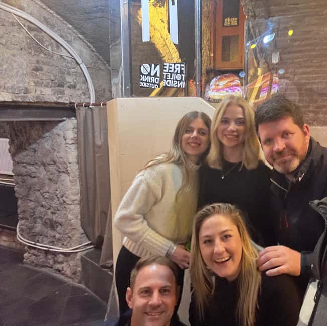Budapest: Guided Ruin Bar Pub Crawl VIP Entry & Free Shots - La Siesta and Doboz: Tastings Plus a Guided Hour