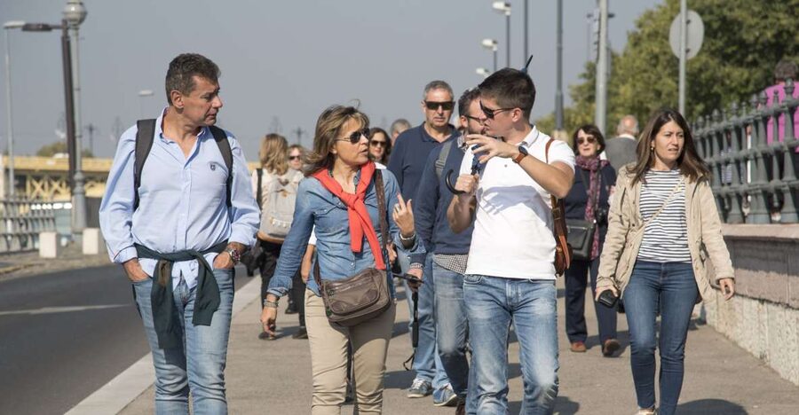 Budapest: Guided Walking Tour of Pest - Chain Bridge and the Danube Bank: the postcard part you actually understand