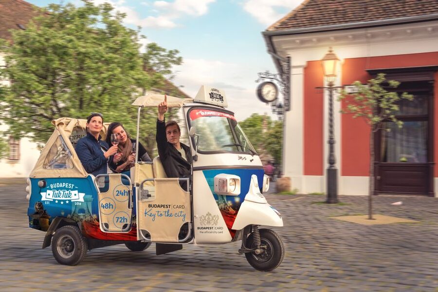 Budapest: Half-Day Exclusive Highlights Private Tour - Comfort details that matter: rain cover, blankets, and pacing