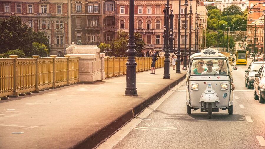Budapest: Half-Day Exclusive Highlights Private Tour - Best times for the night-lights idea