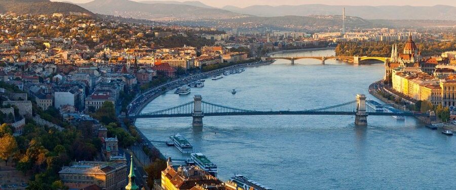 Budapest: Half-Day Highlights Small Group Private Tour - District V pickup and a comfortable 4-hour pace