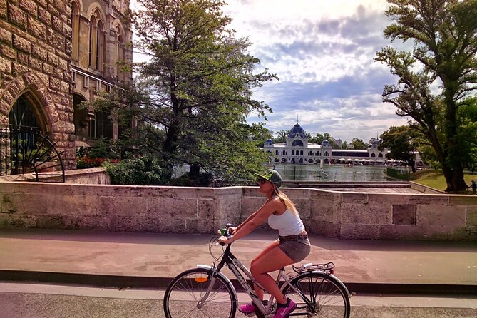 Budapest Highlights Bike Tour with a local guide - UNESCO and grand avenues: Elizabeth Square to Andrássy Avenue and Heroes’ Square