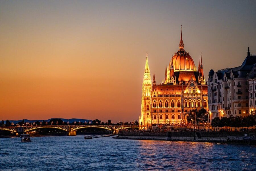 Budapest: Historic Cruise with Welcome Drink - Your Danube Route: From Liberty to Parliament and Over to Buda Castle