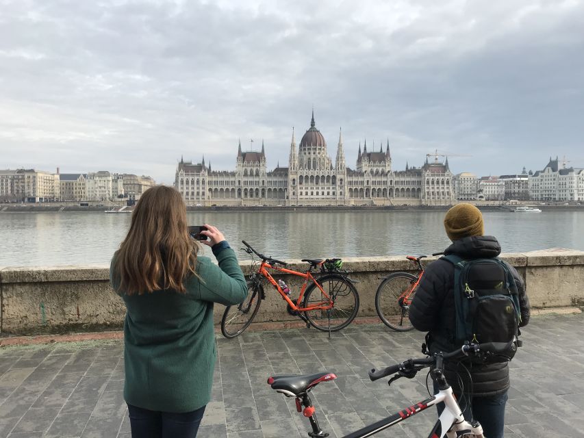 Budapest: Historic Downtown Bicycle Ride with Scenic Views - Why Budapest looks better from two wheels