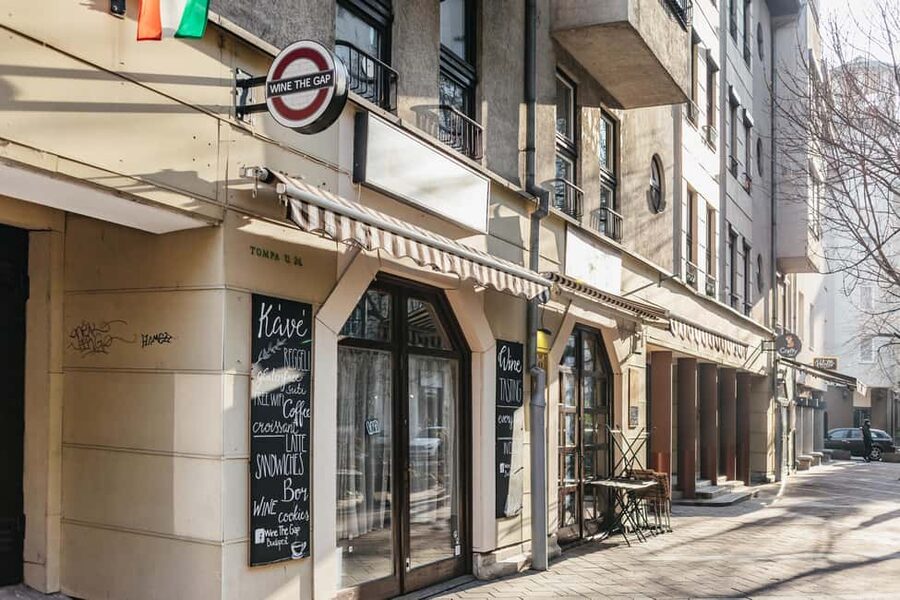 Budapest: Hungarian Wine Tasting with 8 Wines and Tapas - Furmint, kadarka, and Bull’s Blood: Hungary’s red-style tour
