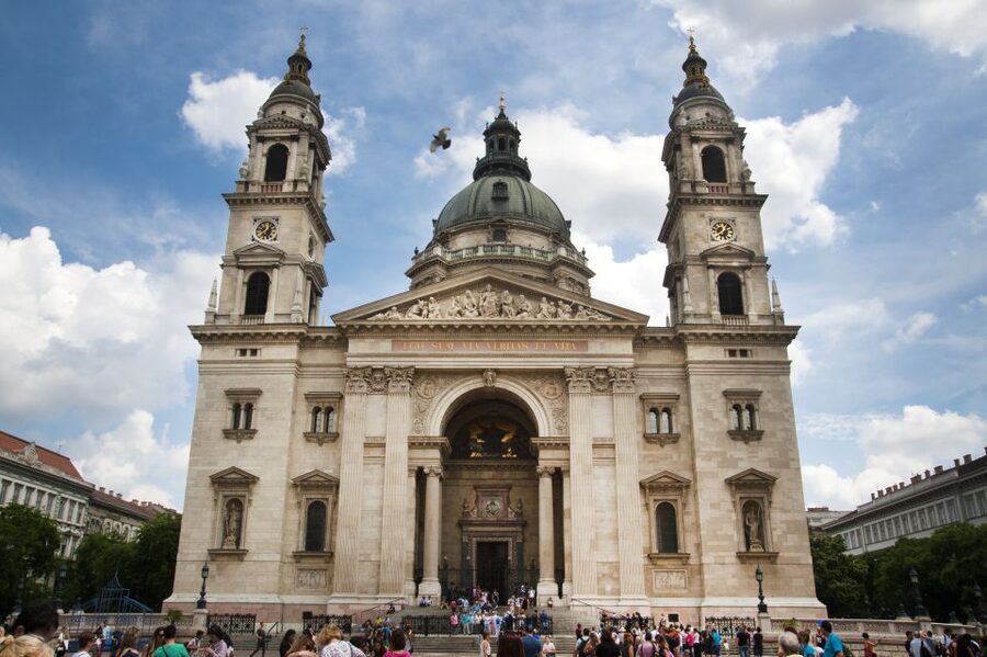 Budapest: Inner City Walking Tour in German - Meet at Molnár’s Kürtöskalács, Then Glide Into Elizabeth Park