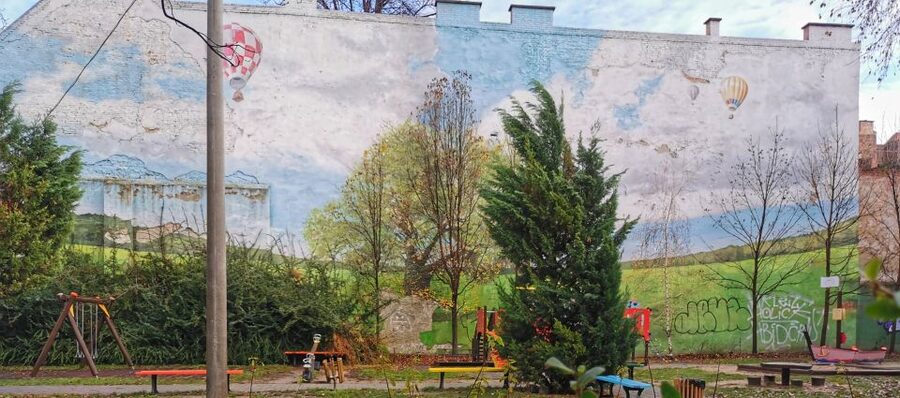 Budapest: Jewish District Private Walking Tour - Raoul Wallenberg Memorial Garden and the Tree of Life