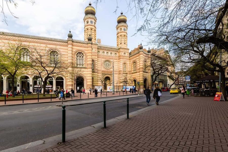 Budapest Jewish Ghetto History Private Guided Walking Tour - The Private Guide Advantage: Pacing, Tone, and Tailored Focus