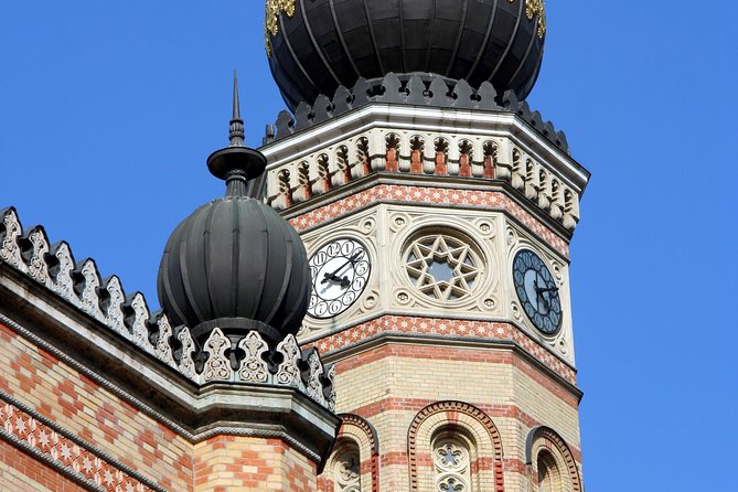 Budapest Jewish Heritage Memorial Walking Tour & Synagogue Entry - The kosher food stops: an easy win after a heavy walk