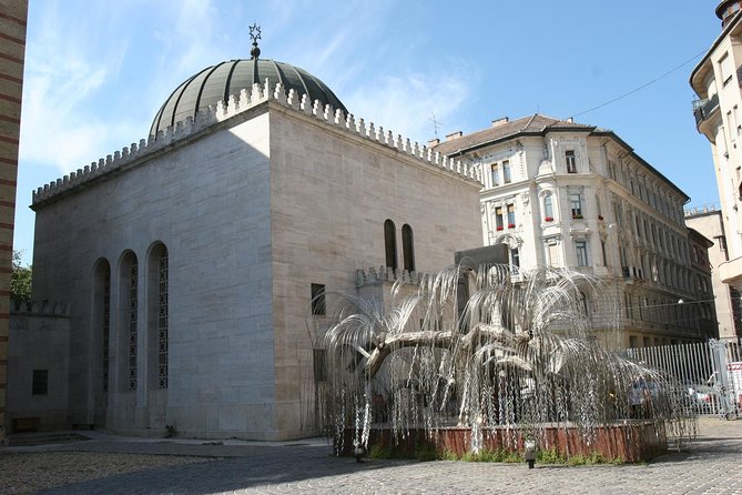 Budapest Jewish Heritage Memorial Walking Tour & Synagogue Entry - Logistics that matter: meeting point, duration, and keeping your day sane
