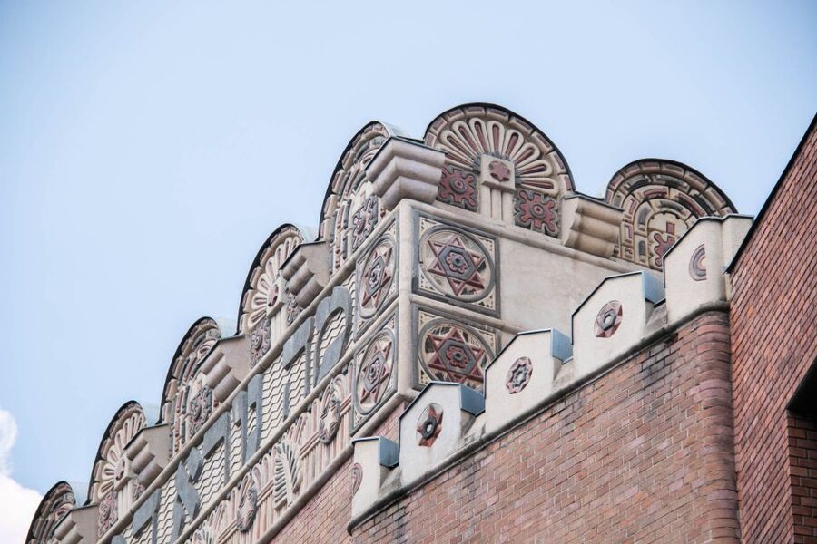 Budapest: Jewish Heritage Walking Tour with Historian Guide - Kazinczy Street Synagogue: Outside Views During Restoration