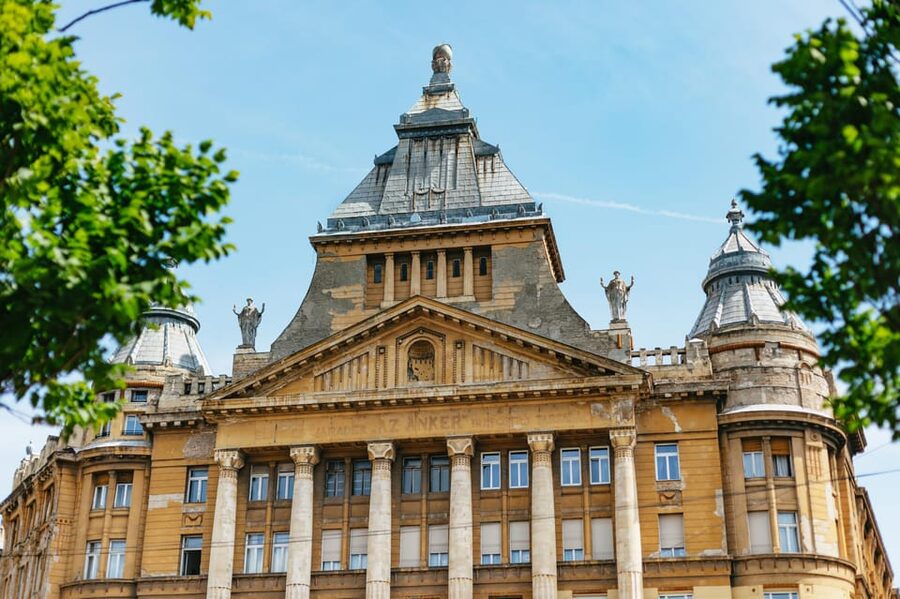Budapest: Jewish History Guided Walking Tour with Historian - Synagogue exteriors: the architecture lesson you get without tickets