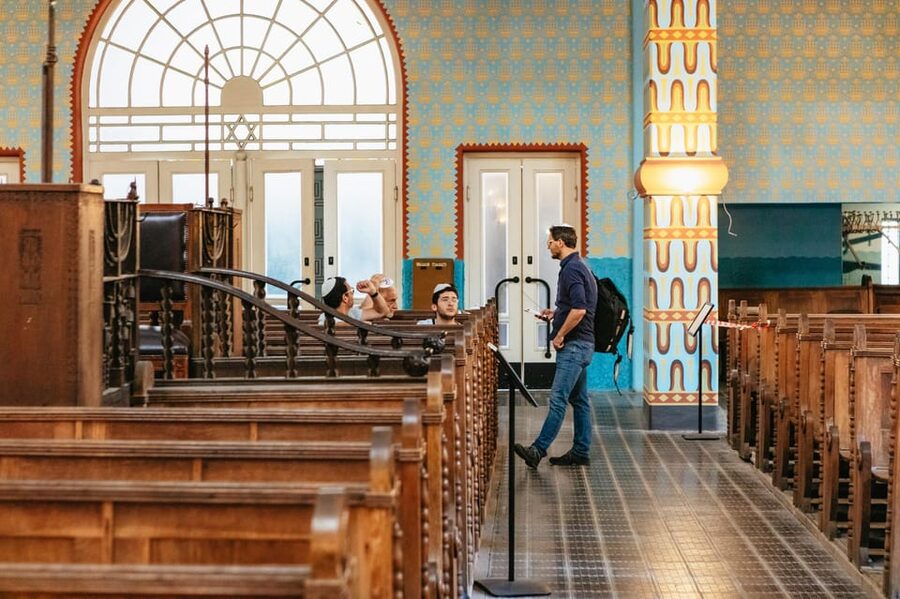 Budapest: Jewish History Guided Walking Tour with Historian - Former ghetto streets: where the past is visible, even when it hurts