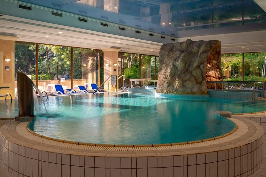 Budapest: Margaret Island Day Spa Entry Ticket - The pool circuit: using five different waters for different moods