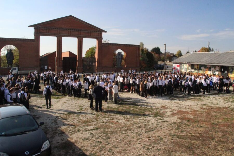 Budapest: Memento Park and Icons of Communism Guided Tour - Meeting at Batthyány Square, then heading out in a private car