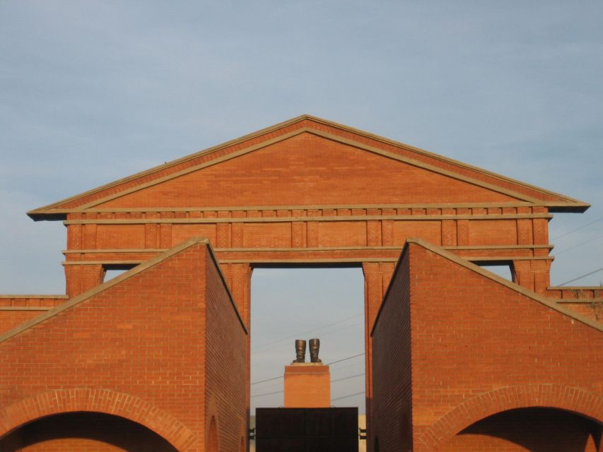 Budapest: Memento Park Ticket - Stalin’s Boots and the storage-style exhibits: how the past is staged