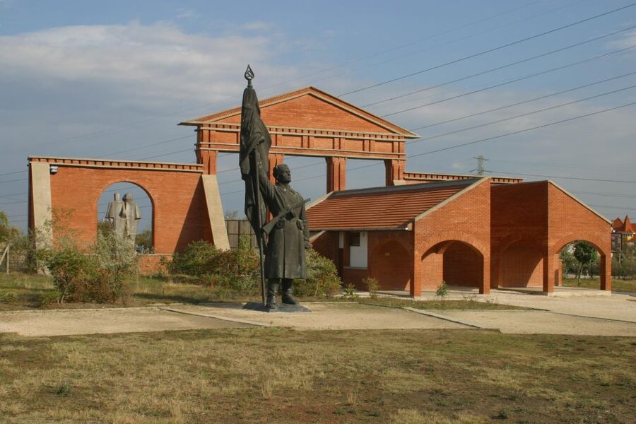 Budapest: Memento Park Ticket - Trabant photo stop: why the funniest moment also has value