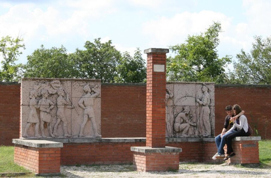 Budapest: Memento Park Ticket - Walking the park: gravel paths, pacing, and a simple 1-day flow