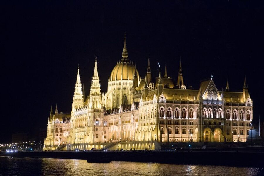 Budapest: Night Walking Tour with Danube River Cruise - The 1-Hour Danube Cruise: The Night View Upgrade