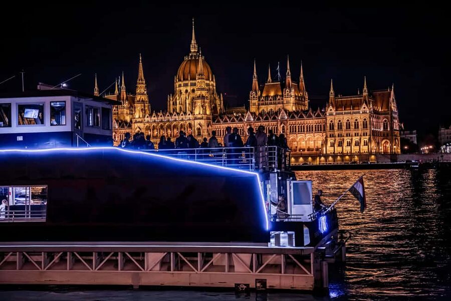 Budapest: Nighttime or Daytime City Sightseeing Cruise - Passing the Parliament and the Chain Bridge: The Two Stops Everyone Talks About