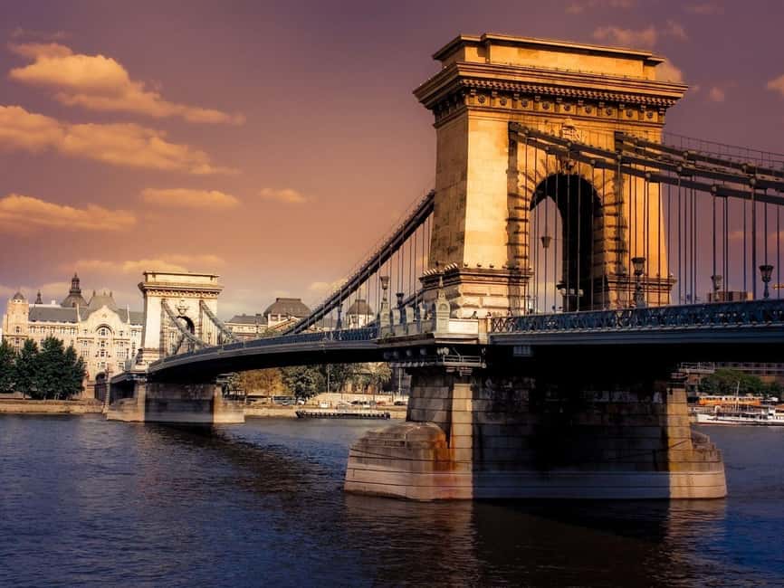 Budapest: Nighttime or Daytime City Sightseeing Cruise - Buda Castle Perspective and the Castle District Views You Can Actually Use