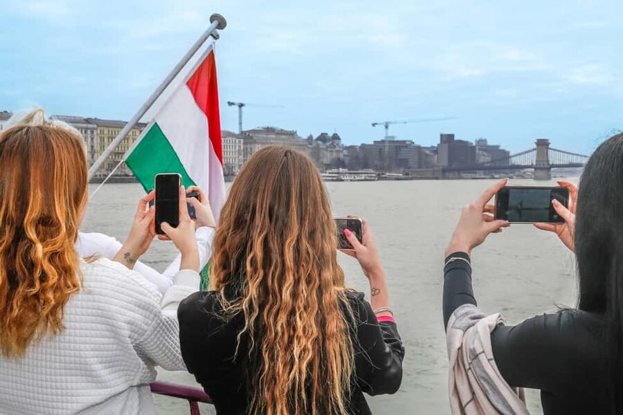 Budapest: Nighttime or Daytime City Sightseeing Cruise - Gellért Hill, Margaret Bridge, and the Middle River Stretch